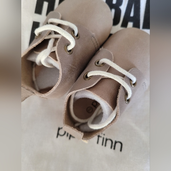 Softsole Oxfords (SOLD 9/7/24 no longer available) - Picture 2 of 6